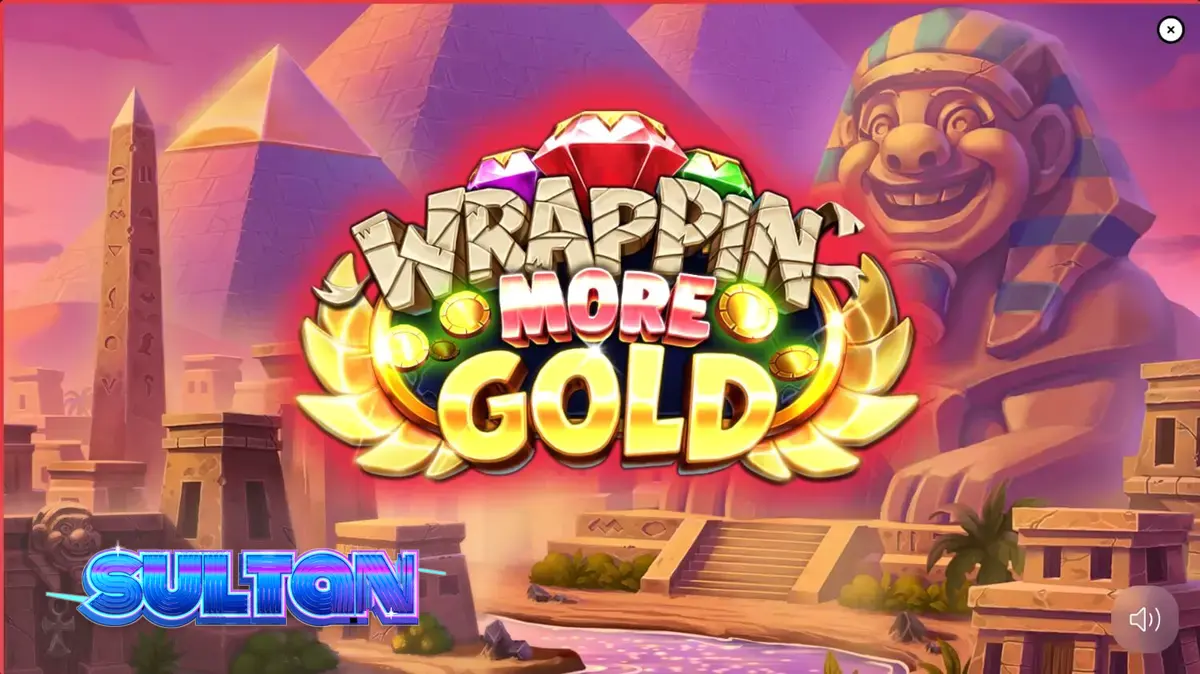 Mumi ramah dalam permainan slot Wrappin’ More Gold dengan latar belakang harta karun emas